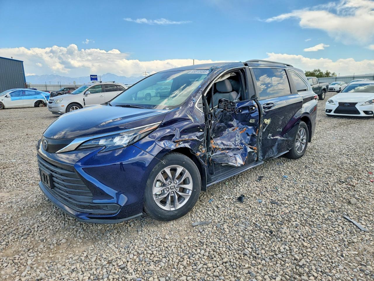 2025 TOYOTA SIENNA LE 8-PASSENGER