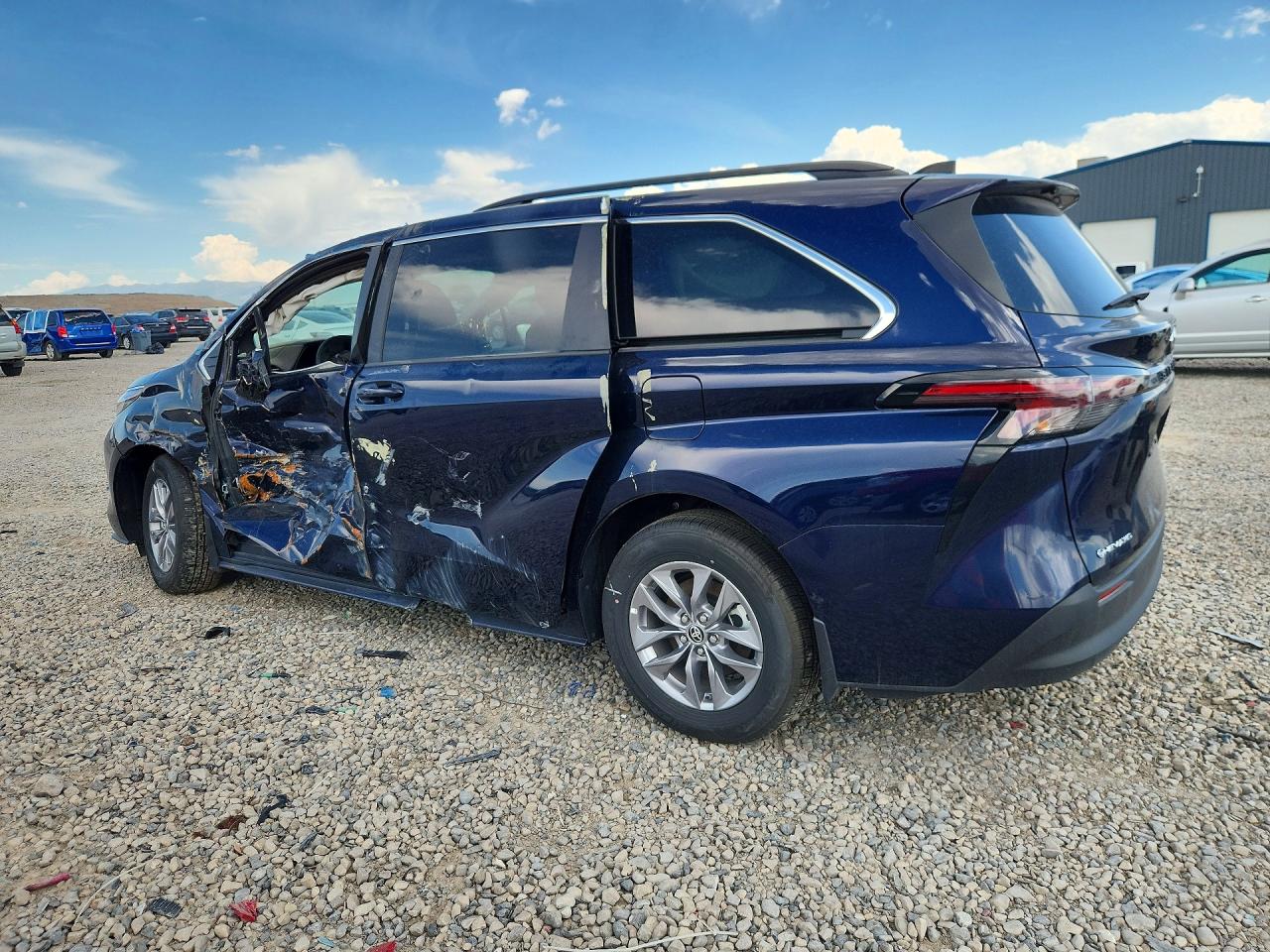 2025 TOYOTA SIENNA LE 8-PASSENGER — снимка 2