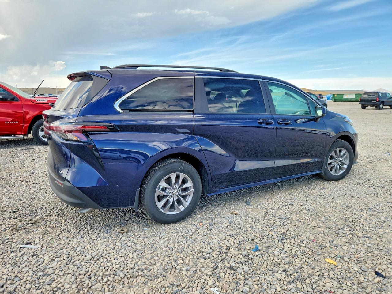 2025 TOYOTA SIENNA LE 8-PASSENGER — снимка 3