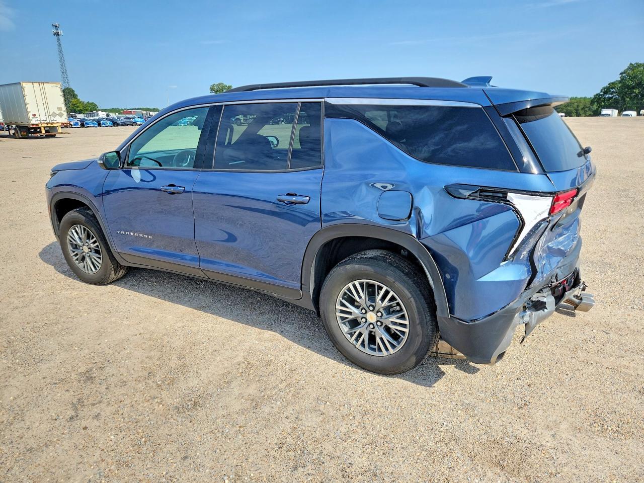 2025 CHEVROLET TRAVERSE LT — снимка 2