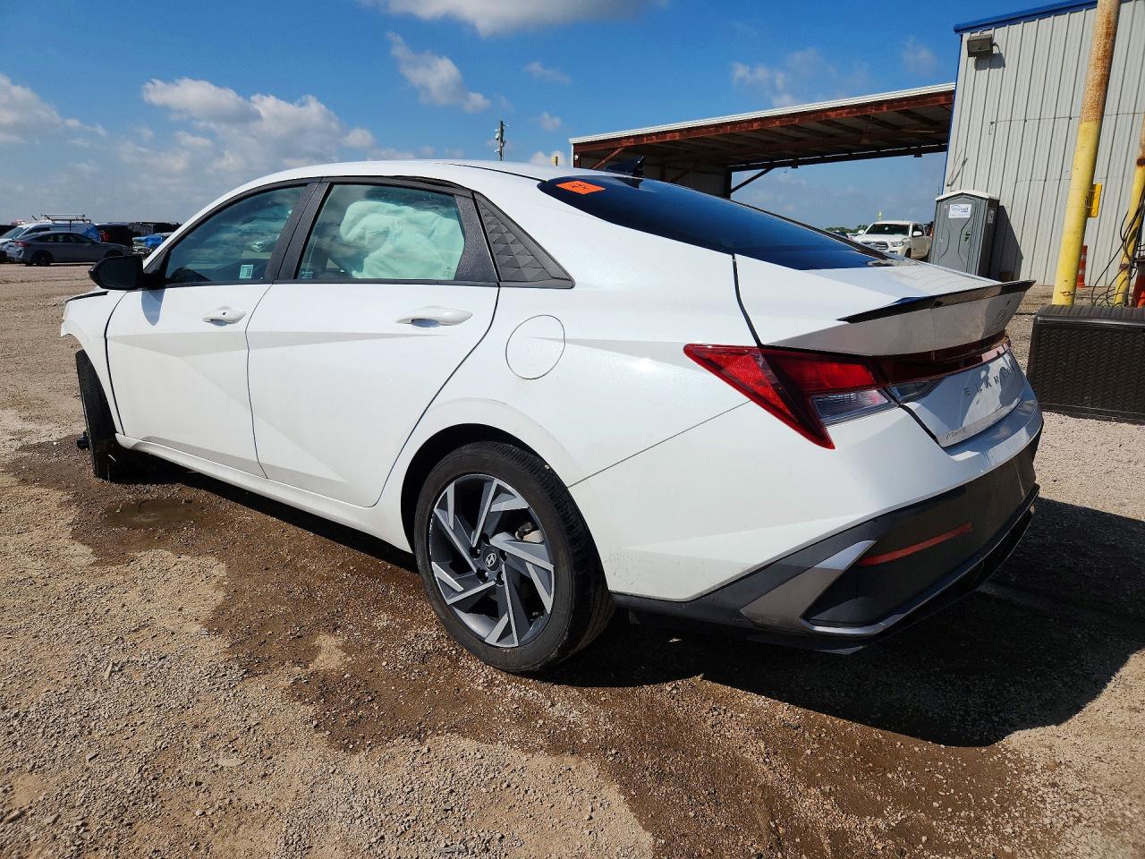 2025 HYUNDAI ELANTRA SEL SPORT — снимка 2