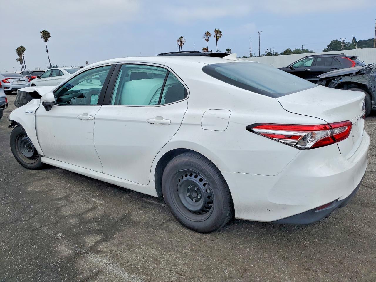 2020 TOYOTA CAMRY LE — снимка 2
