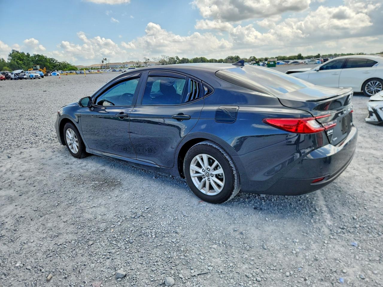 2026 TOYOTA CAMRY LE — снимка 2