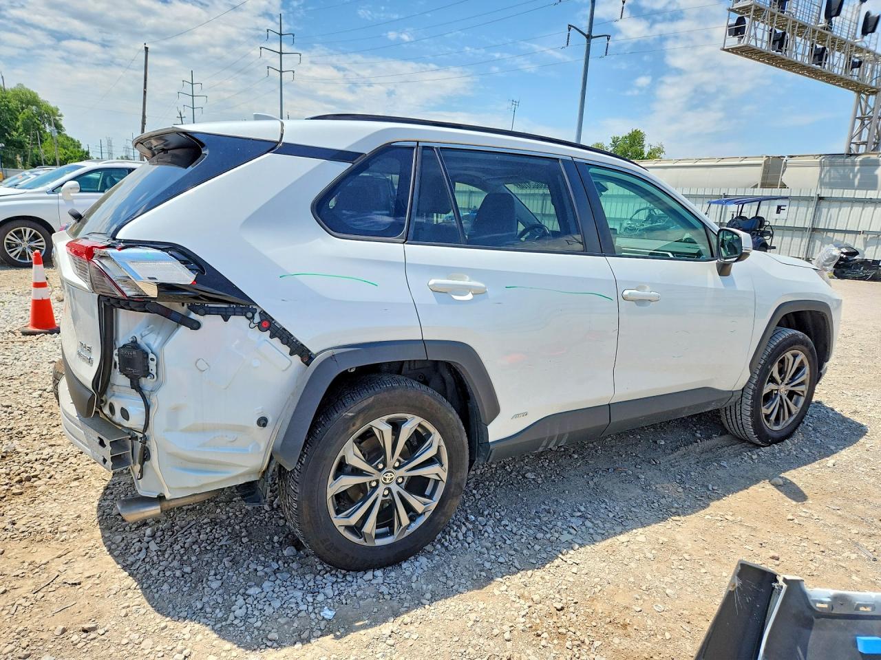 2023 TOYOTA RAV4 XLE PREMIUM — снимка 3