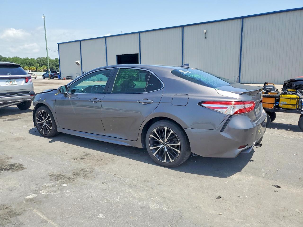 2020 TOYOTA CAMRY SE — снимка 2