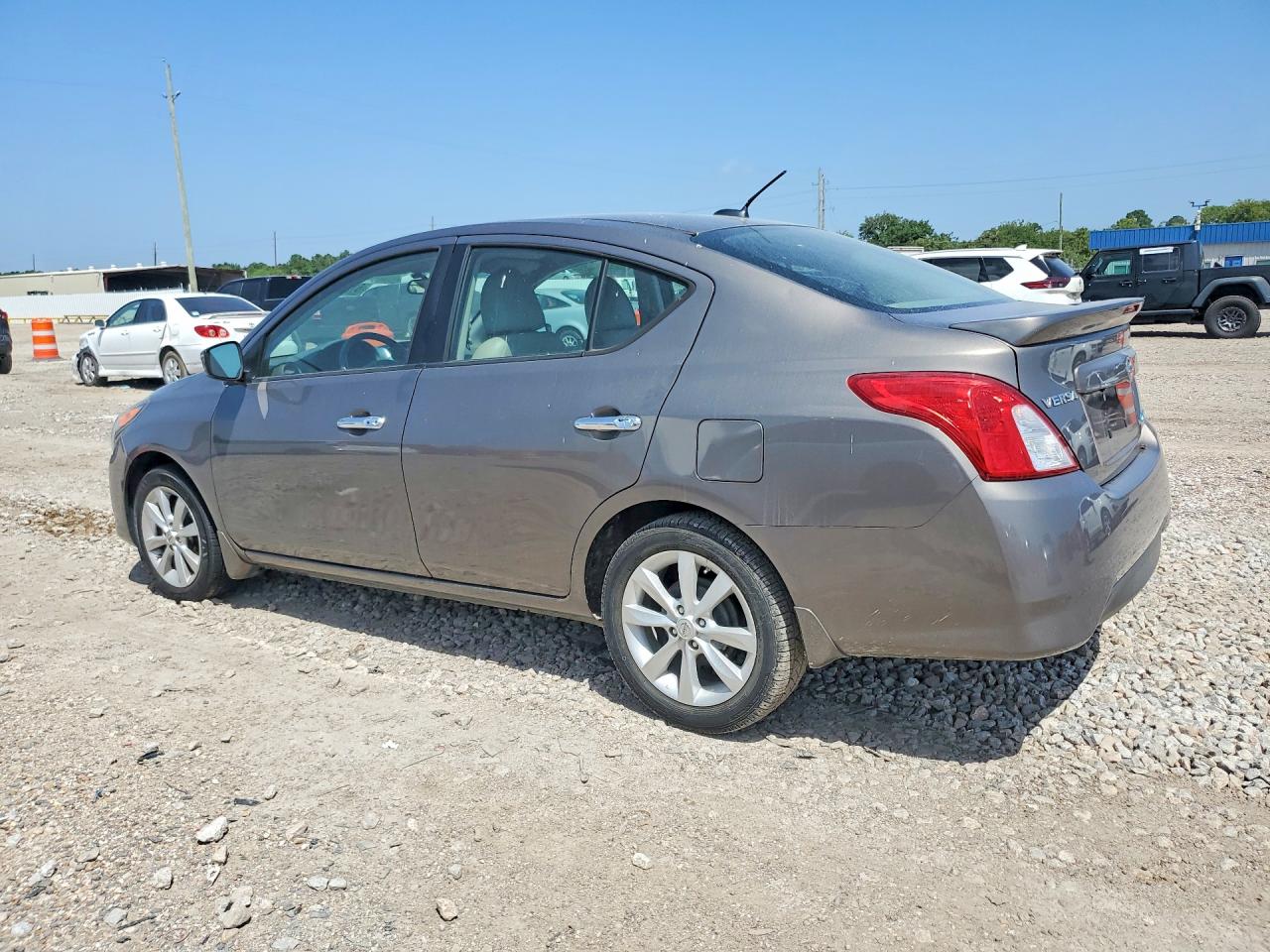 2016 NISSAN VERSA 1.6 SL — снимка 2