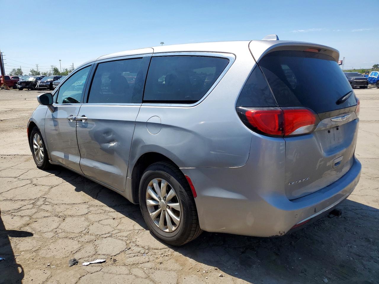 2019 CHRYSLER PACIFICA TOURING PLUS — снимка 2
