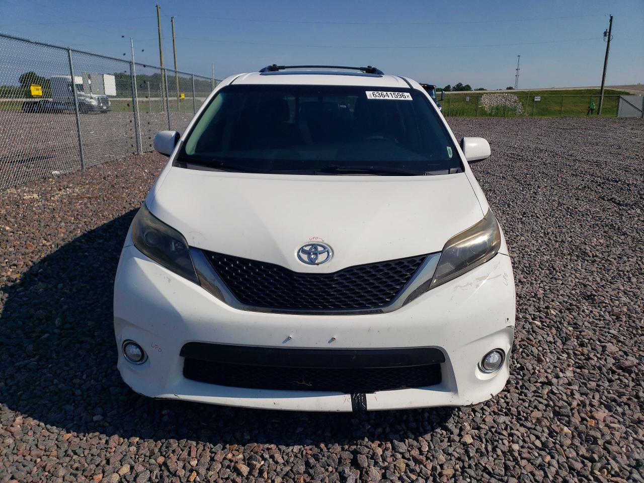 2017 TOYOTA SIENNA SE — снимка 5