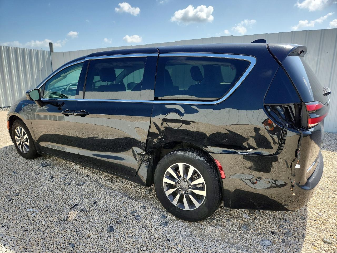 2023 CHRYSLER PACIFICA HYBRID TOURING L — снимка 2