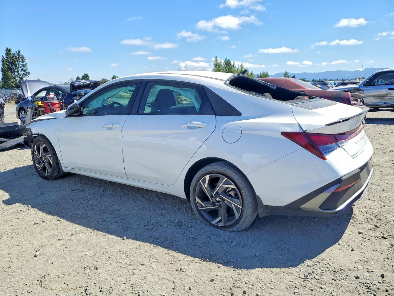 2025 HYUNDAI ELANTRA SEL SPORT — снимка 2