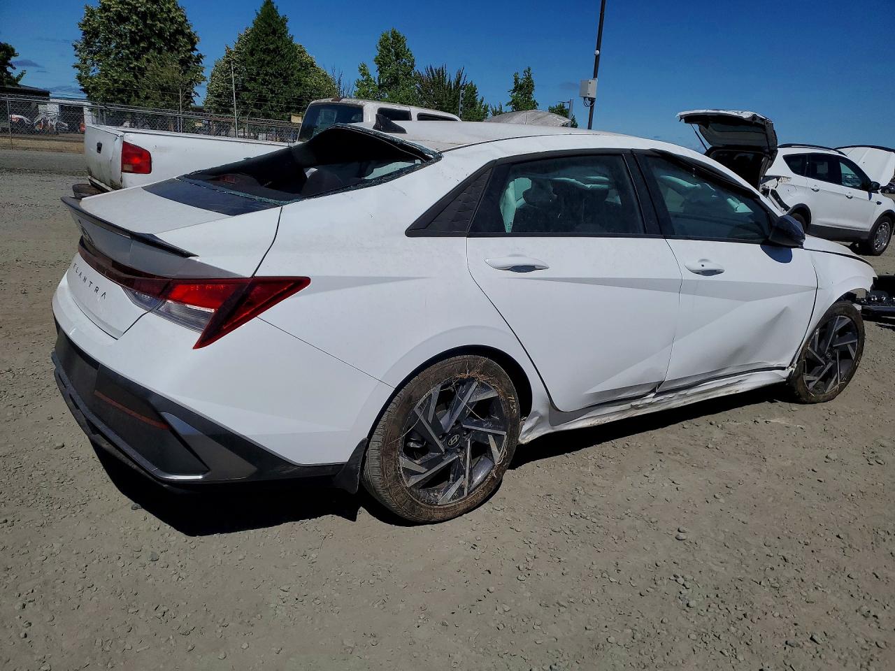 2025 HYUNDAI ELANTRA SEL SPORT — снимка 3