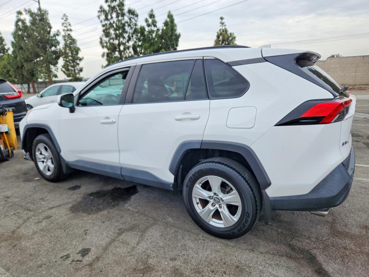 2020 TOYOTA RAV4 XLE — снимка 2