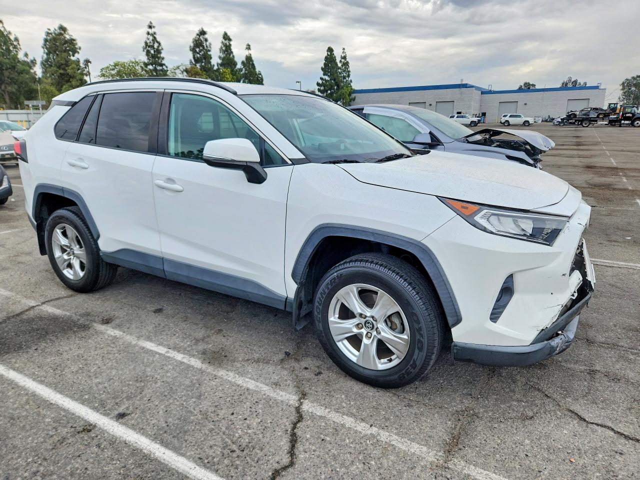 2020 TOYOTA RAV4 XLE — снимка 4