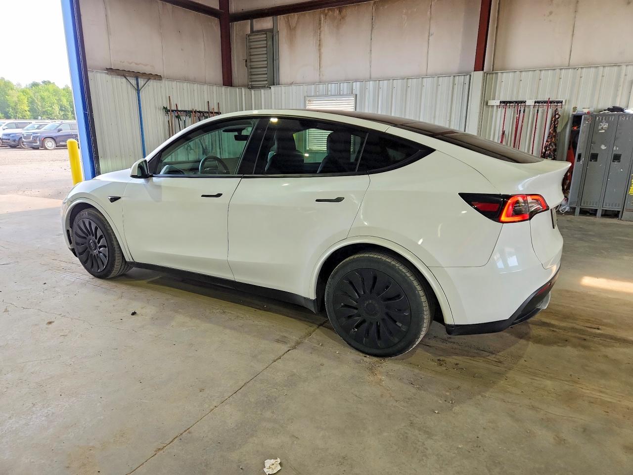 2023 TESLA MODEL Y — снимка 2