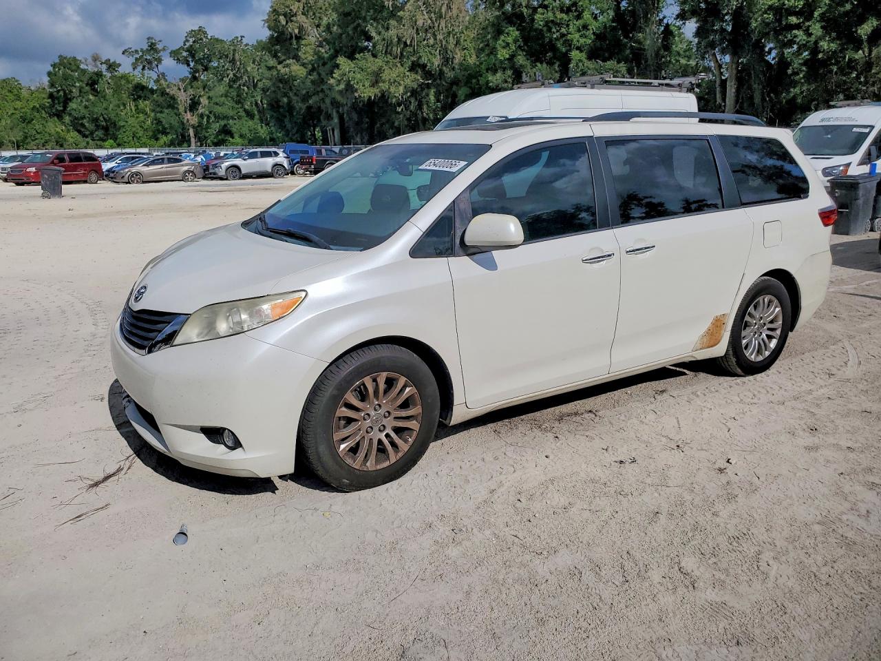 2015 TOYOTA SIENNA XLE 8-PASSENGER