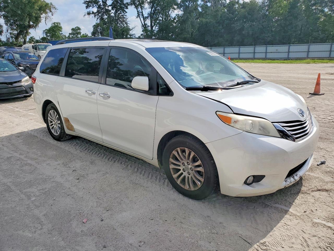 2015 TOYOTA SIENNA XLE 8-PASSENGER — снимка 4