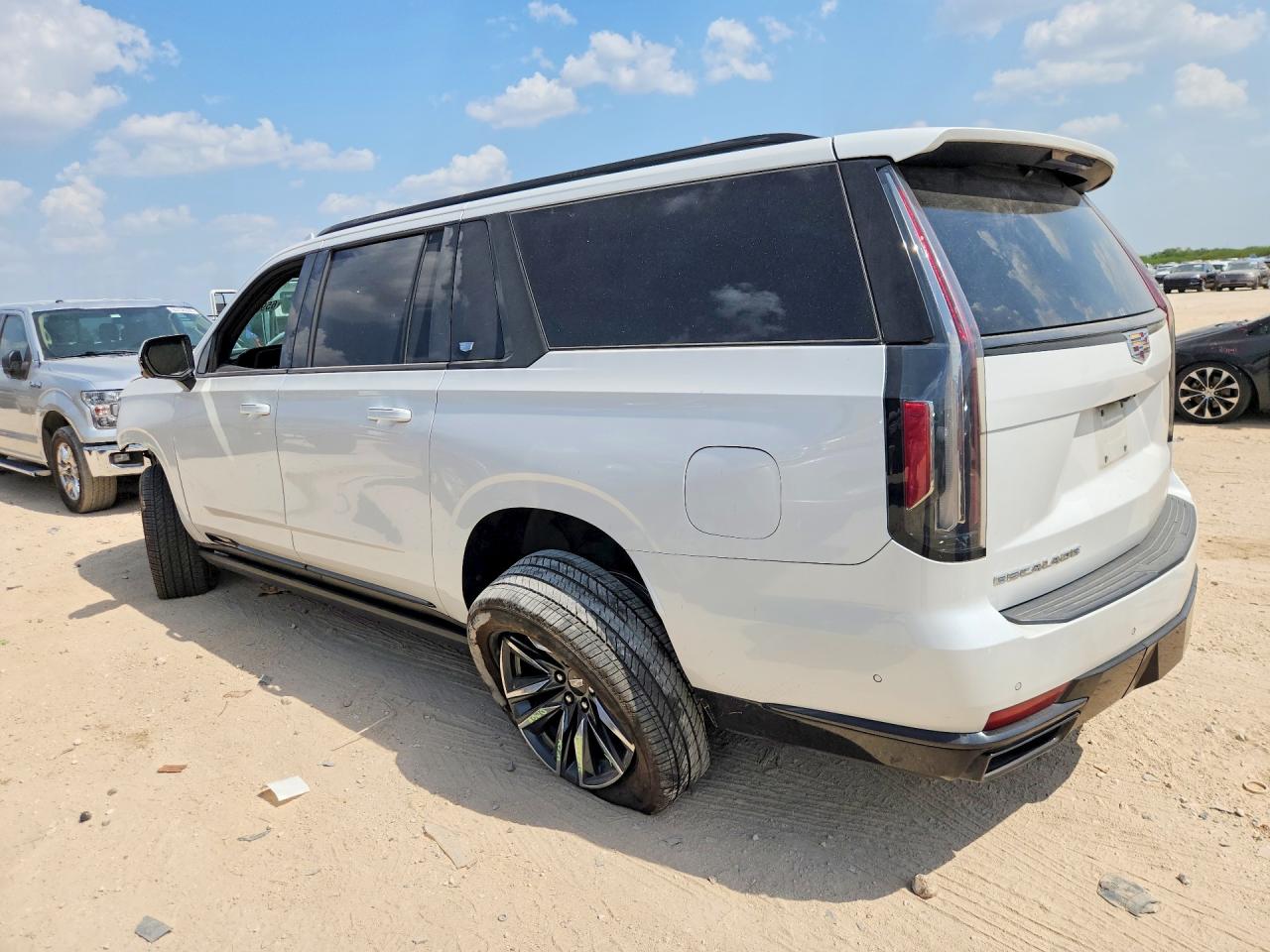 2021 CADILLAC ESCALADE ESV SPORT — снимка 2