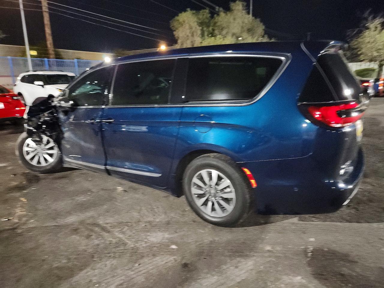2023 CHRYSLER PACIFICA HYBRID LIMITED — снимка 2