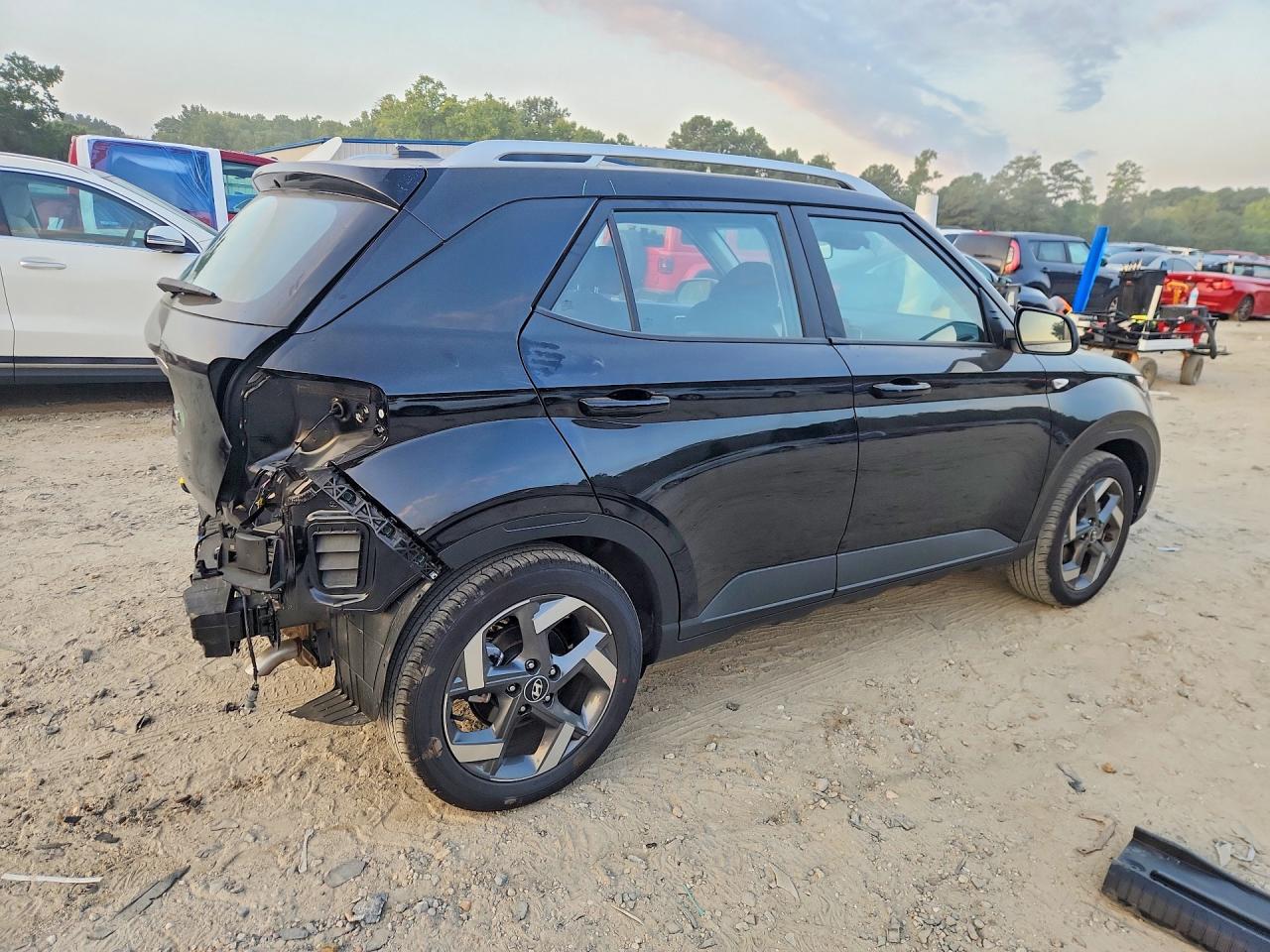 2026 HYUNDAI VENUE SEL — photo 3