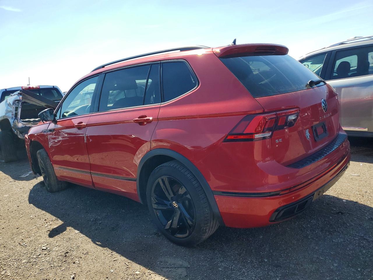 2024 VOLKSWAGEN TIGUAN SE R-LINE BLACK — снимка 2