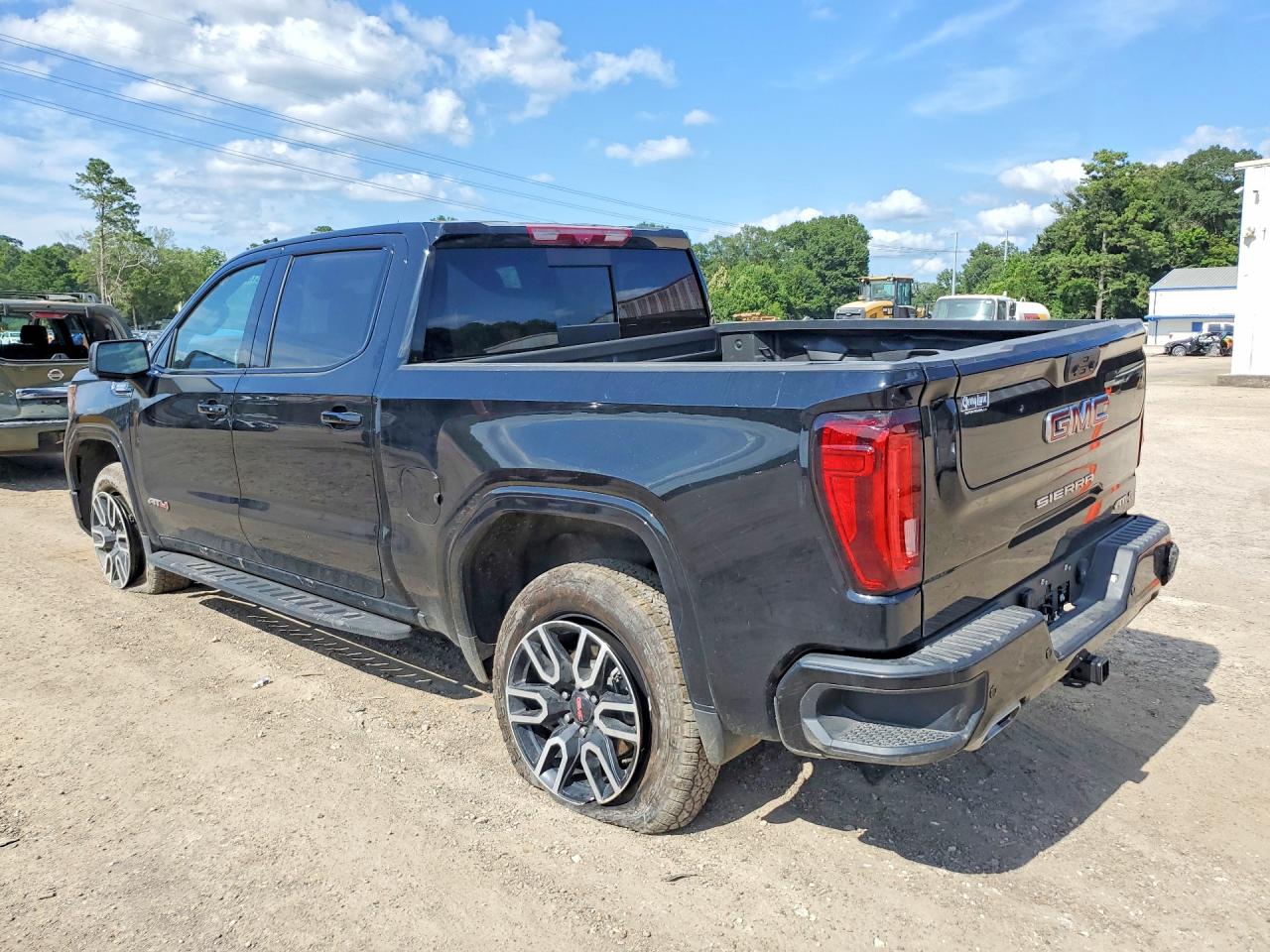 2026 GMC SIERRA K1500 AT4 — снимка 2