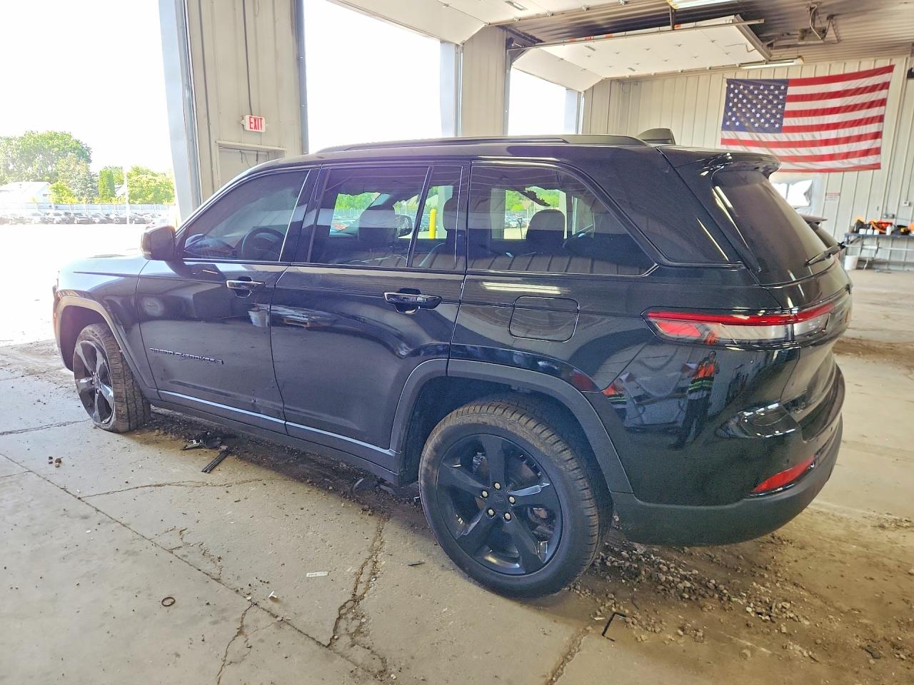 2023 JEEP GRAND CHEROKEE LIMITED — снимка 2