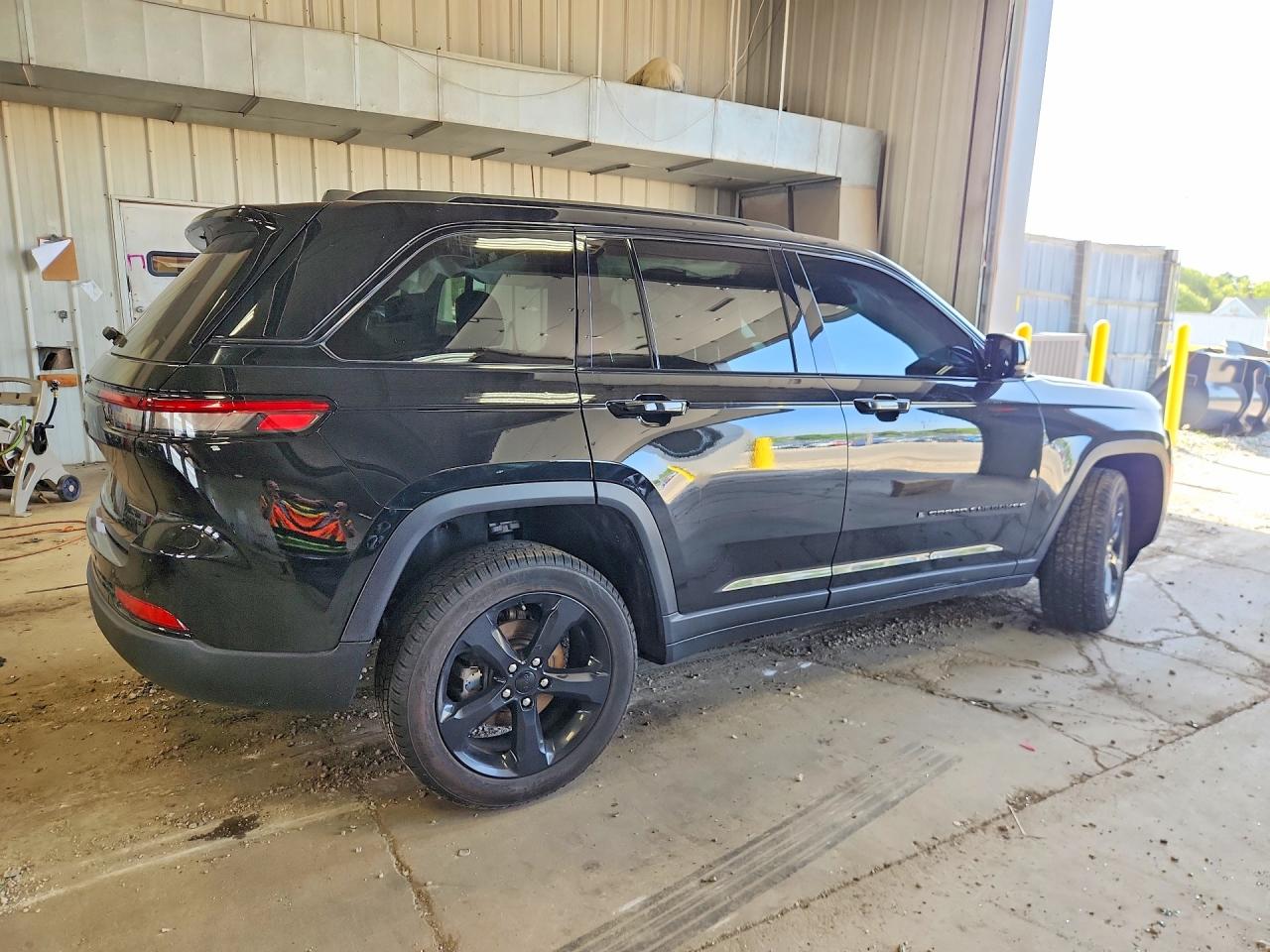 2023 JEEP GRAND CHEROKEE LIMITED — снимка 3
