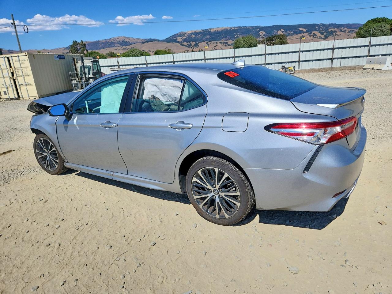 2020 TOYOTA CAMRY SE — снимка 2