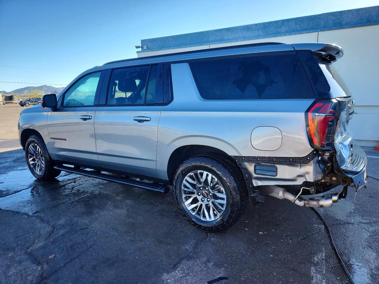 2025 CHEVROLET SUBURBAN K1500 Z71 — снимка 2