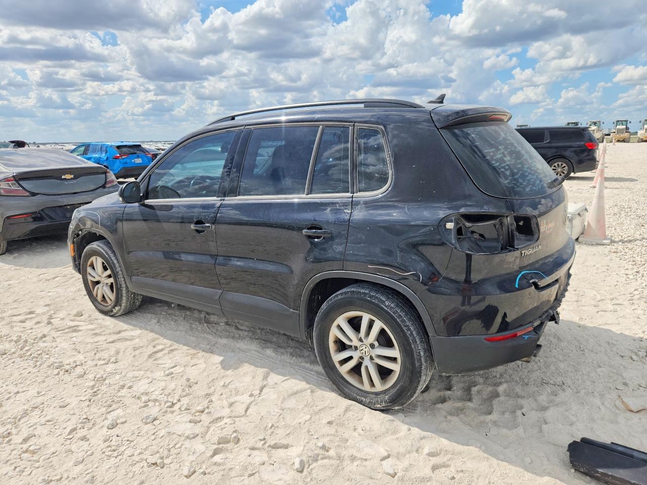 2017 VOLKSWAGEN TIGUAN S — снимка 2