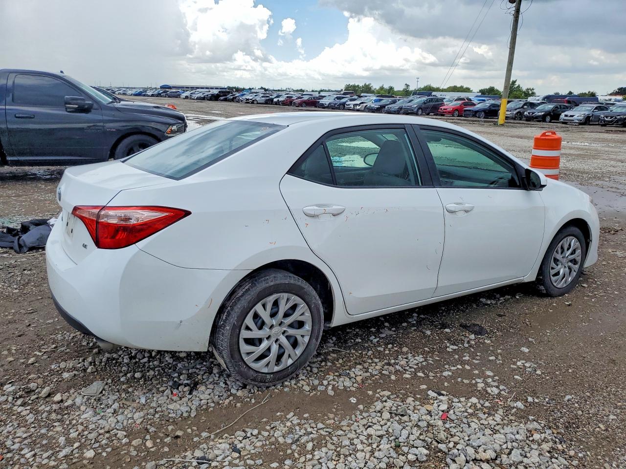 2018 TOYOTA COROLLA LE — снимка 3