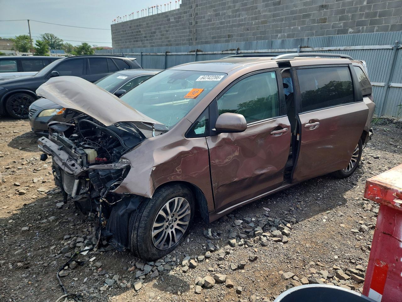 2019 TOYOTA SIENNA XLE 8-PASSENGER