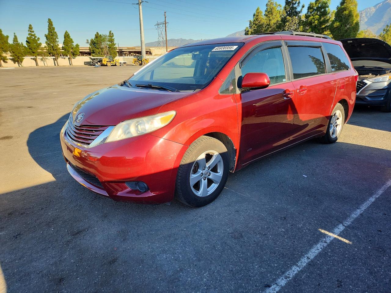 2017 TOYOTA SIENNA LE 8-PASSENGER