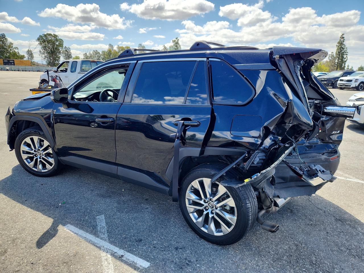 2019 TOYOTA RAV4 XLE PREMIUM — снимка 2