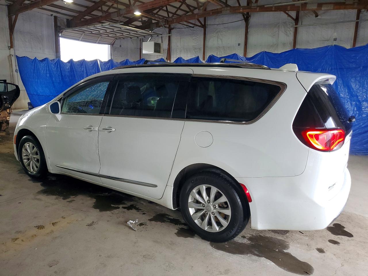 2019 CHRYSLER PACIFICA TOURING L — снимка 2