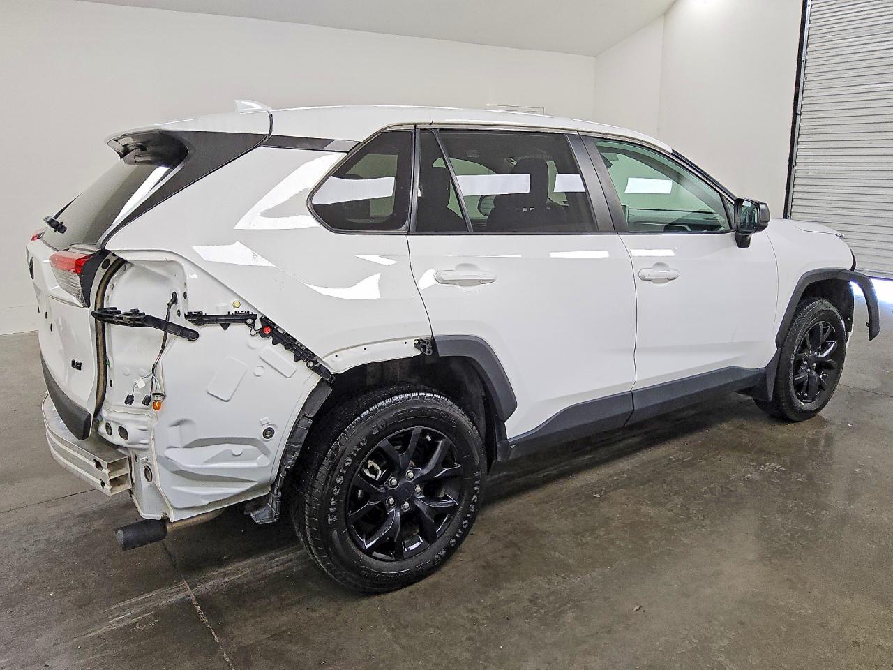 2023 TOYOTA RAV4 LE — снимка 3