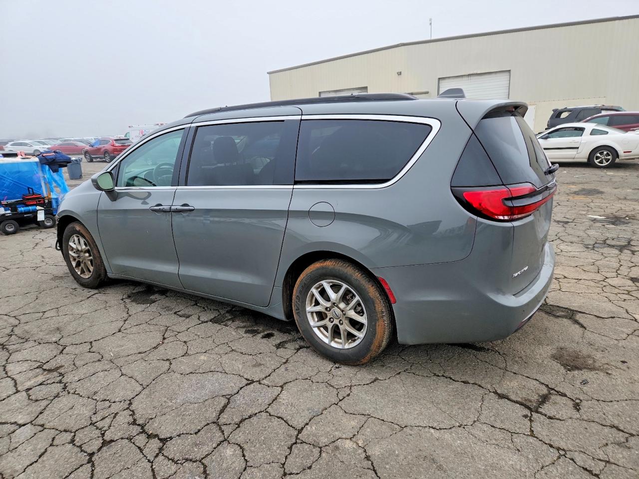 2022 CHRYSLER PACIFICA TOURING L — снимка 2