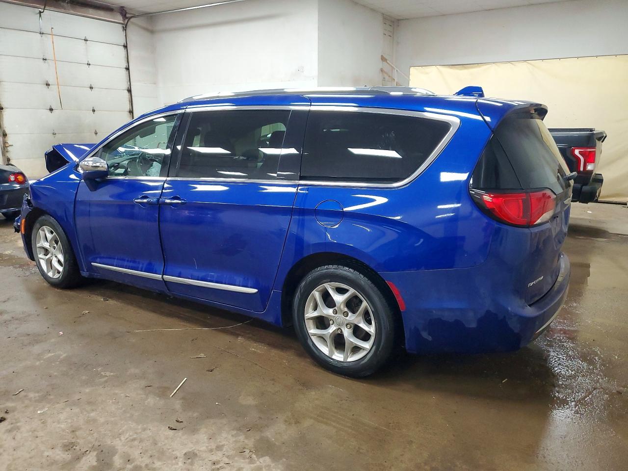 2019 CHRYSLER PACIFICA LIMITED — снимка 2