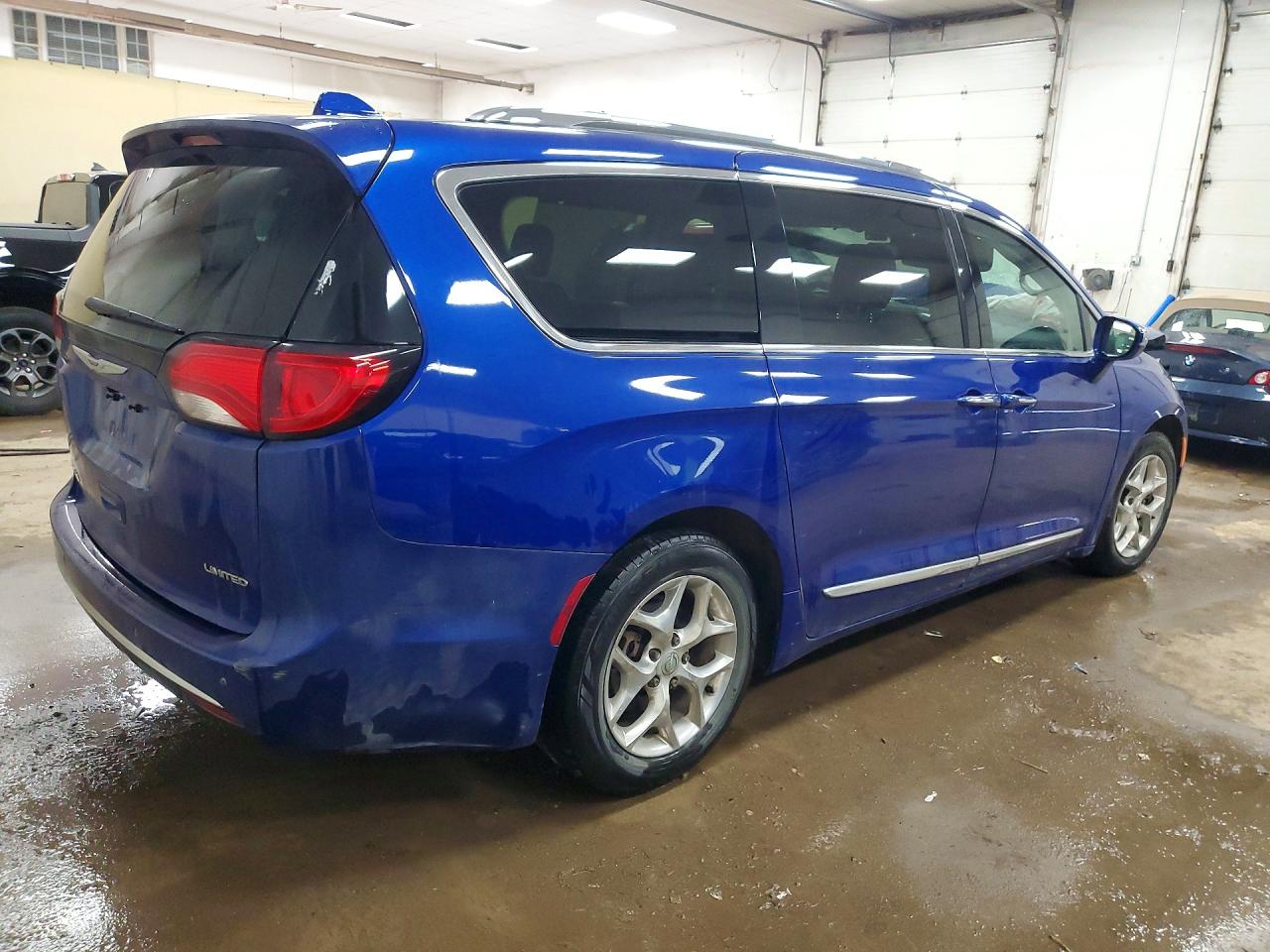 2019 CHRYSLER PACIFICA LIMITED — снимка 3