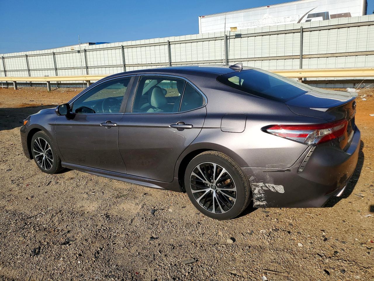 2019 TOYOTA CAMRY SE — снимка 2