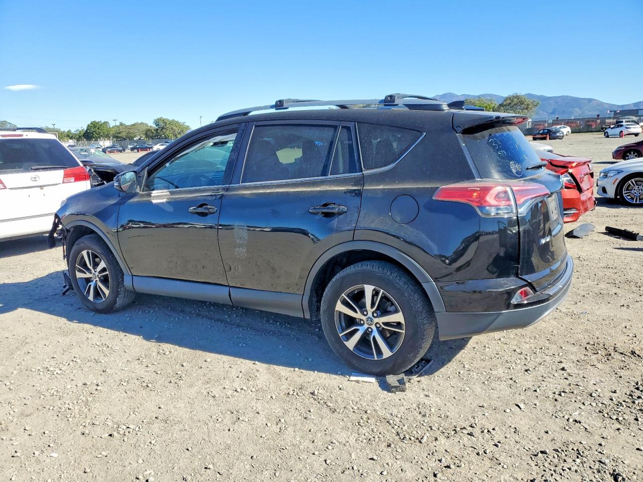 2017 TOYOTA RAV4 XLE — снимка 2