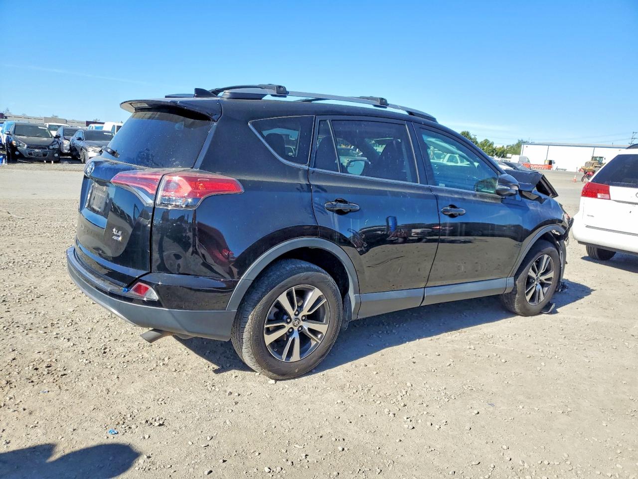 2017 TOYOTA RAV4 XLE — снимка 3