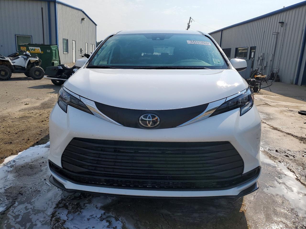 2026 TOYOTA SIENNA LE — снимка 5