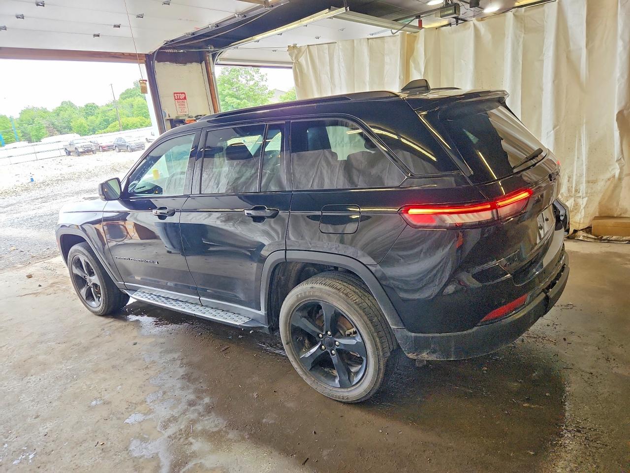 2023 JEEP GRAND CHEROKEE LAREDO — снимка 2