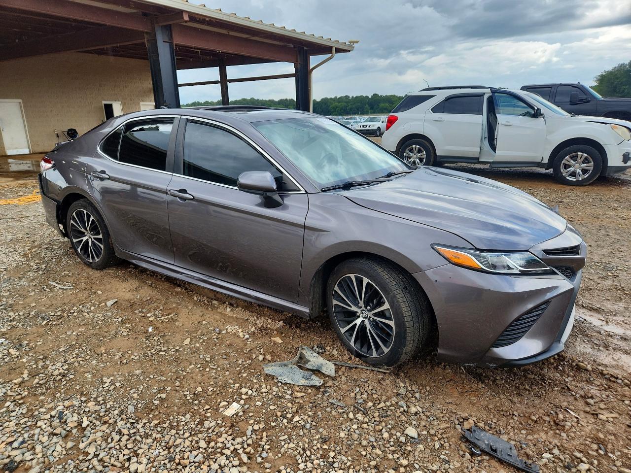 2020 TOYOTA CAMRY SE — снимка 4