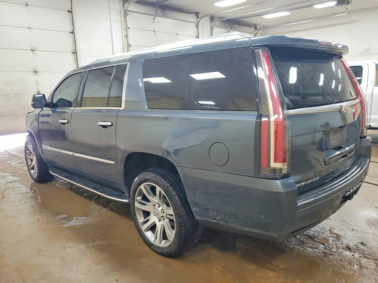 2019 CADILLAC ESCALADE ESV LUXURY — снимка 2