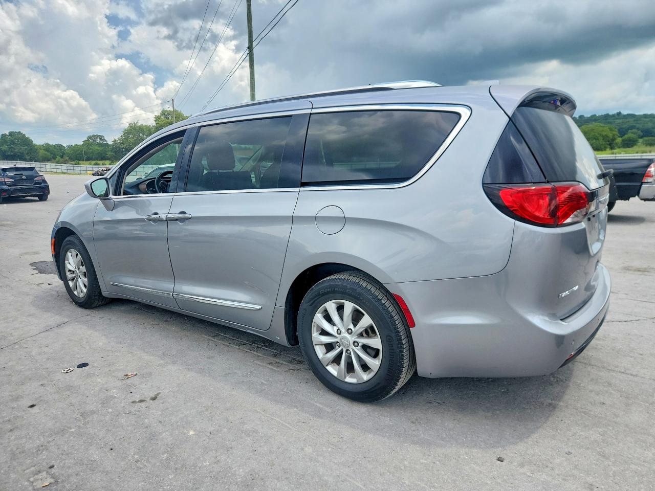 2019 CHRYSLER PACIFICA TOURING L — снимка 2