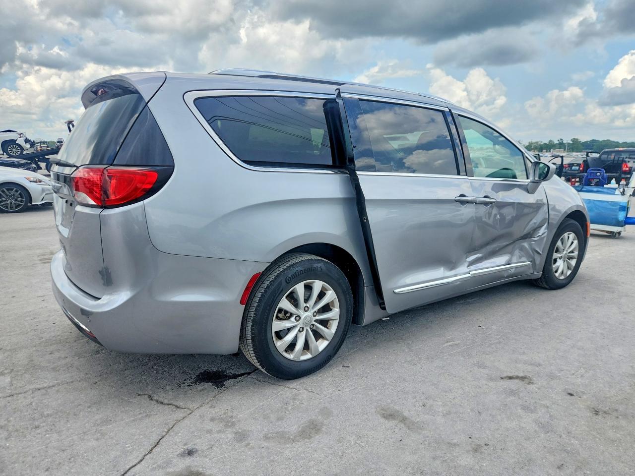 2019 CHRYSLER PACIFICA TOURING L — снимка 3