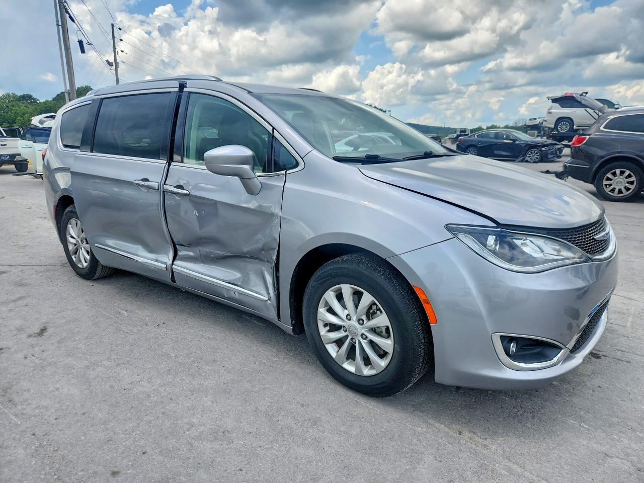 2019 CHRYSLER PACIFICA TOURING L — снимка 4