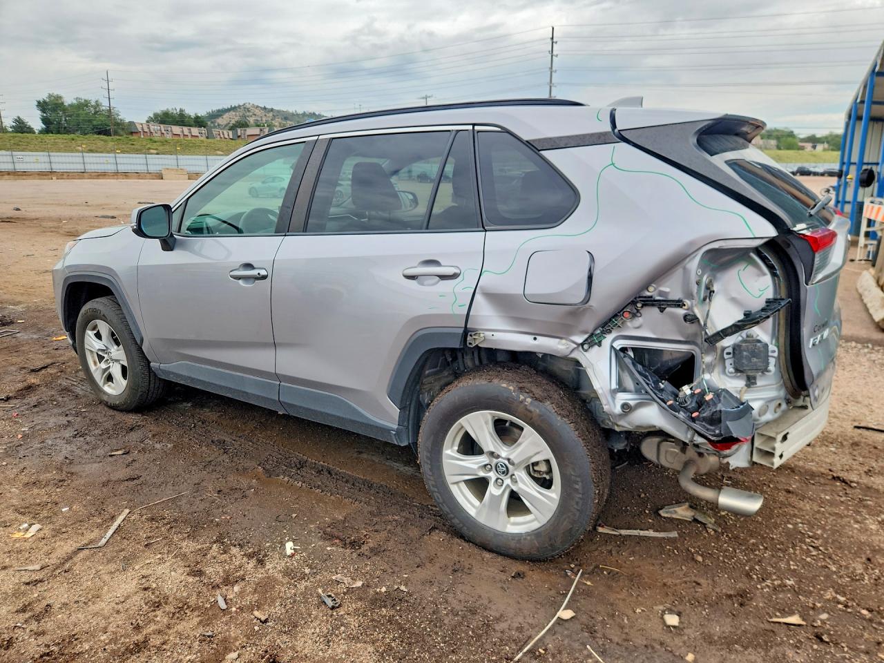 2021 TOYOTA RAV4 XLE — снимка 2